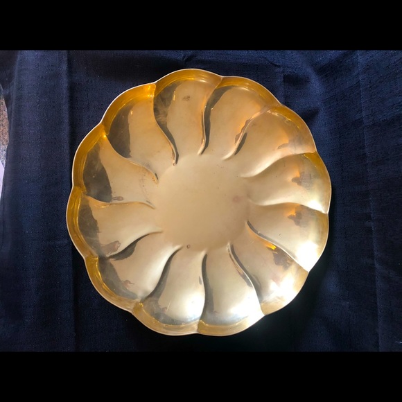 Scalloped solid brass bowl floral like decor; large 14” by 2.5” India import VTG - Picture 2 of 9